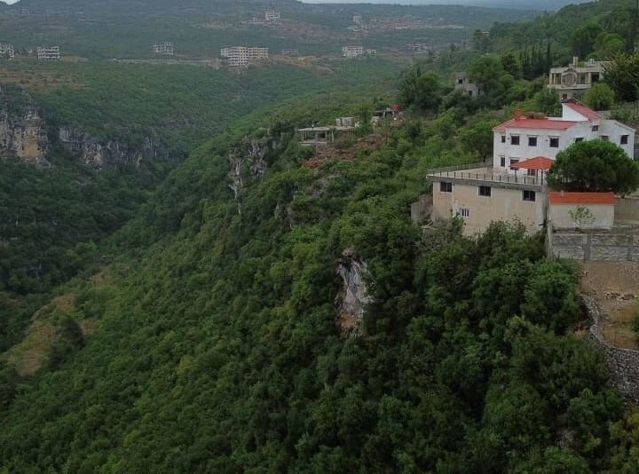 Des images aériennes révèlent la splendeur de la nature à Lattaquié après les pluies