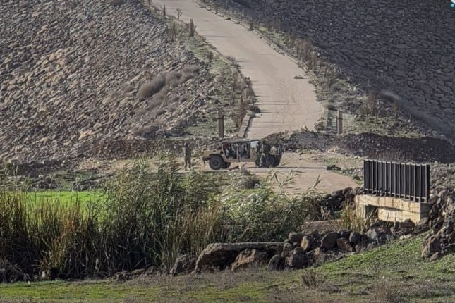 Tirs d&rsquo;artillerie israéliens sur la colline de Bat al-Warda, dans le Rif de Damas