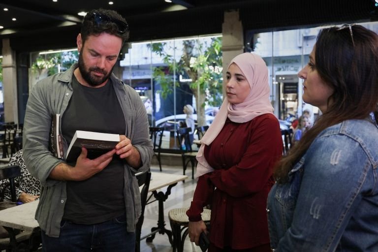 Khalil al-Neimi signe son nouveau roman « Madih al-Harab » à Damas