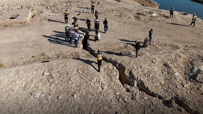 Un rapport technique écarte l&rsquo;origine sismique des glissements de terrain à Al-Baghouz