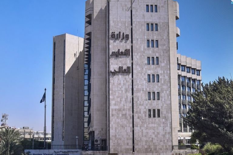 Le Conseil de l’enseignement supérieur plafonne les frais des crédits universitaires privés