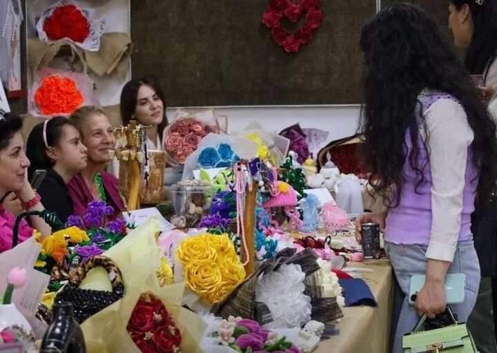 Ouverture de l’exposition artisanale « Anamel min Baladi » à Safita