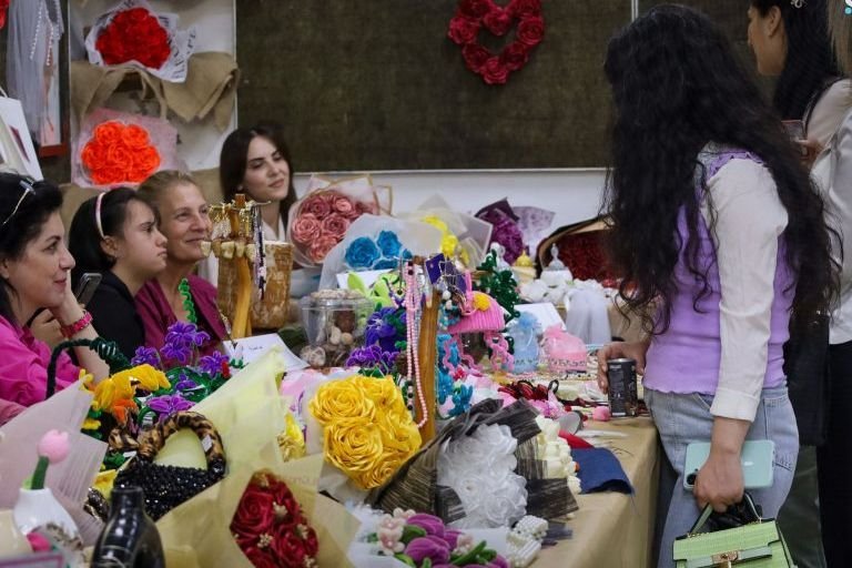 Ouverture de l’exposition artisanale « Anamel min Baladi » à Safita